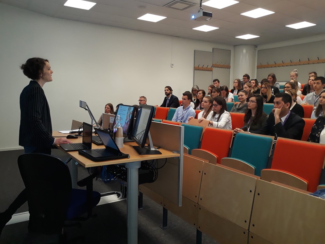 Susanna Heldt Cassel giving a lecture to attending students