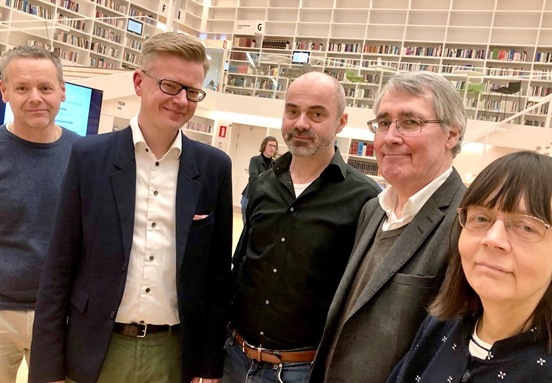 The five authors - four men and one woman - in the University Library at Campus Falun