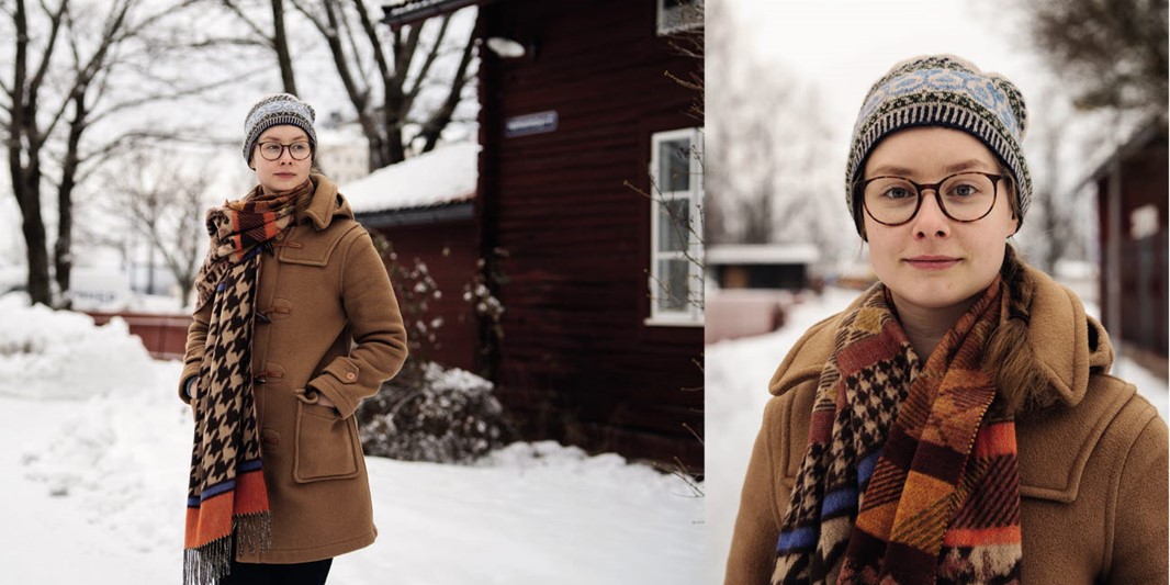 Kvinna står utomhus vinter