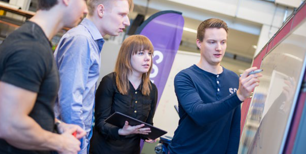 Gymnasietungdomar laborerar