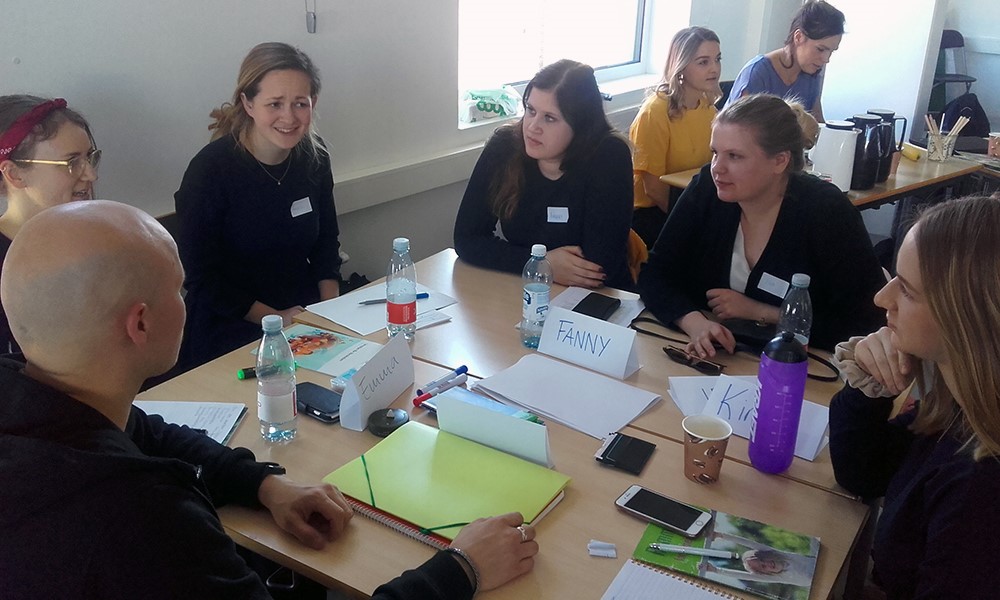 Students from Sweden, Denmark, Norway and Finland discuss the differences and similarities between preschool education syllabi of their different countries.