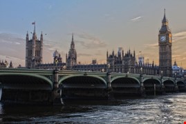 London Bridge med Big Ben i bakgrunden. 