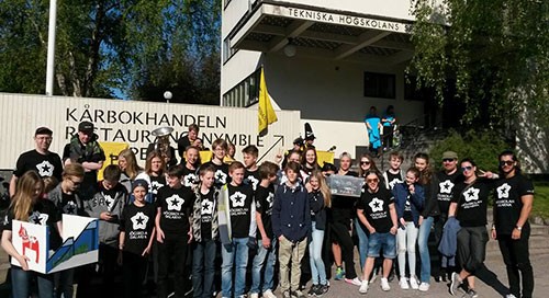 Klass 8a från Västra Skolan i Falun är redo för regionsemifinal på KTH. Foto: Röde Nyström