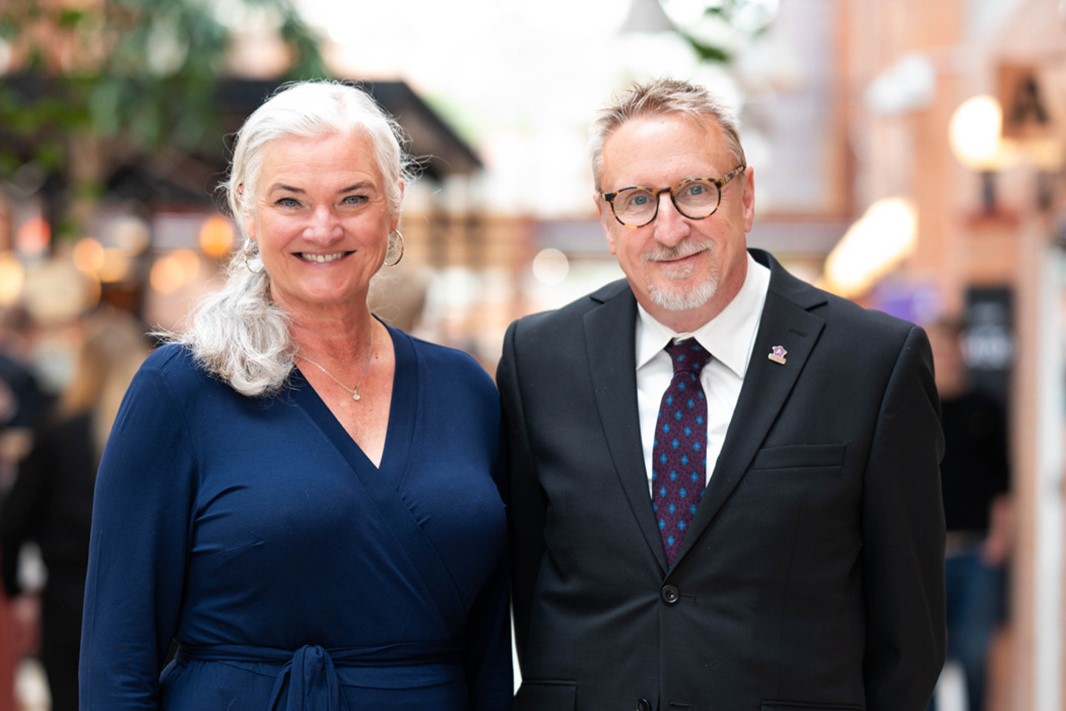 Porträttbild på högskoledirektör Katarina Hedlund Johansson och rektor Jörgen Elbe. 