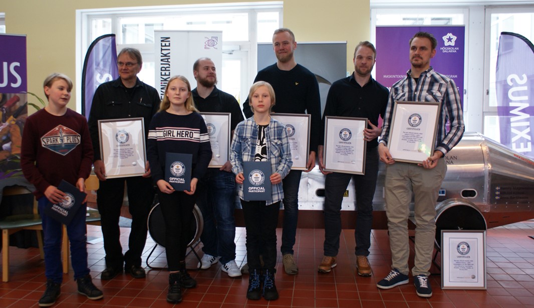 Wilgot Tynell, Karl-Axel Norman (technician), Miranda Örnefors-Eriksson, Fredrik Gustavsson, Valter Kenger, Jens Bertilsson, Benny Magnusson and Mikael Kalrot. Wilgot, Miranda and Valter were passengers on the record-breaking trip.