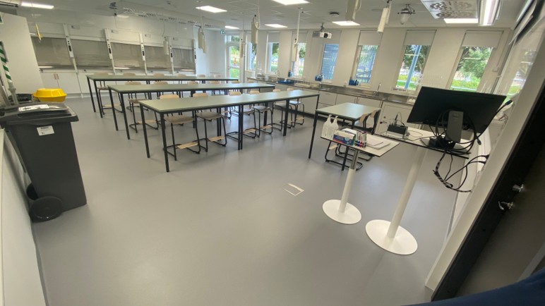 bild över kemisalens möblering av stolar och bord