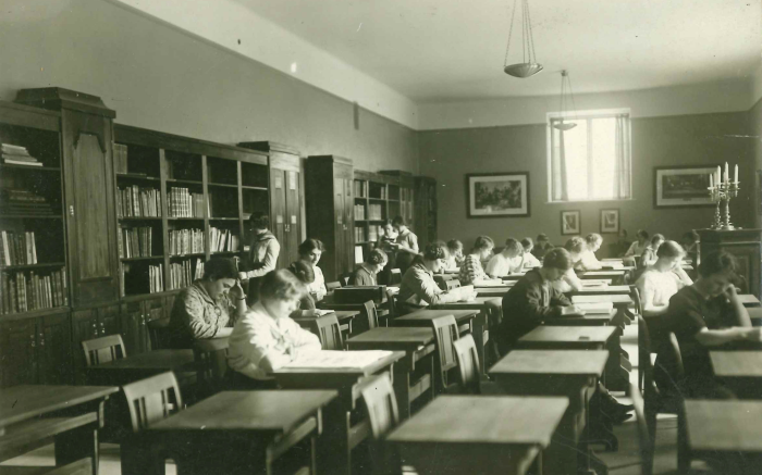 Äldre biblioteksmiljö. 