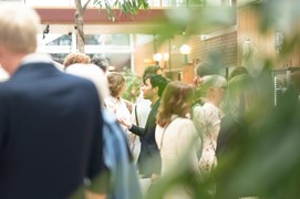 Mingel i Ljusgården på Campus Falun