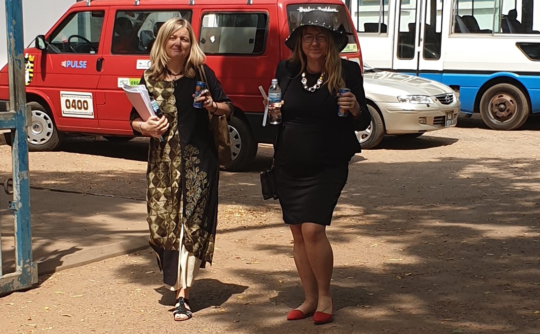 Ulrika och Kerstin på besök i Gambia.