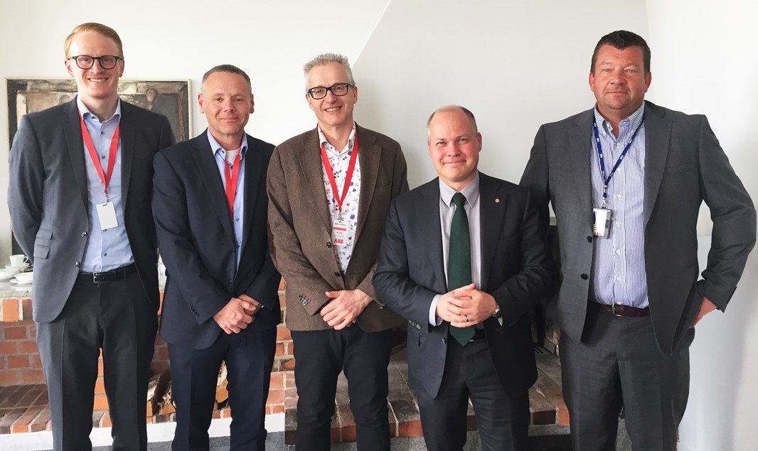 Från vänster Robin Andersson Malmros, Segerstedtinstitutet vid Göteborgs universitet, Jonas Stier, forskningsledare interkulturella studier Högskolan Dalarna, Einar Botten, Spendrups, Morgan Johansson, justitie- och migrationsminister och Magnus Ström, ABB Ludvika.