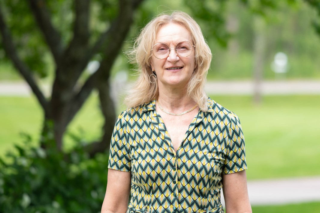 Profilbild utomhus Hannele Junkala